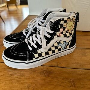 Kid’s Skateistan Vans high tops size 2.5 brand new